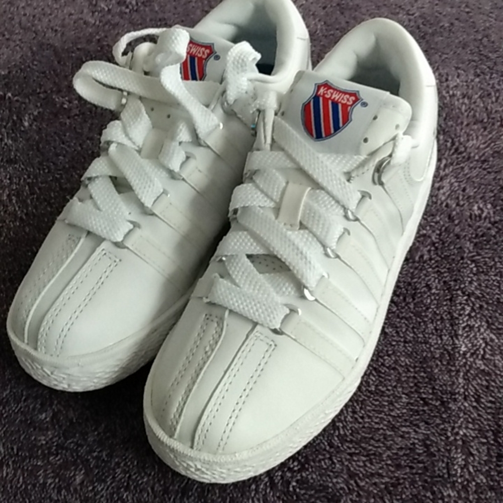 Unisex low white sneakers
